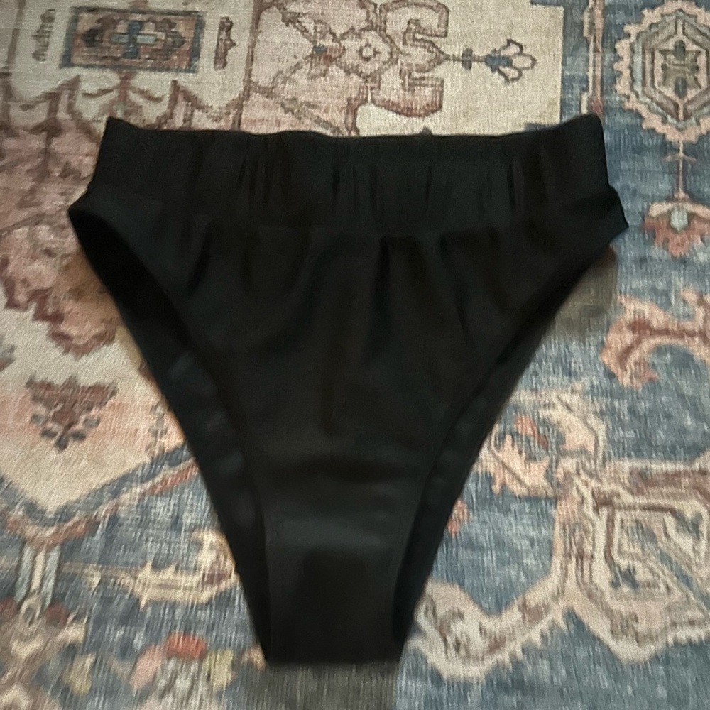 3/$15 🌟
 SHEIN Black High Cut Bikini Bottom Size L Swim